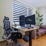 Coworking & Coliving * Devin