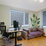 Coworking & Coliving * Devin