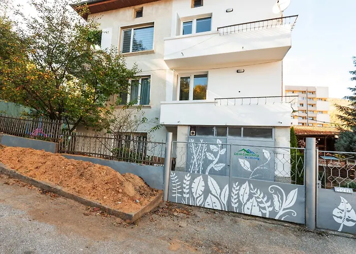 Coworking & Coliving Apartment Devin