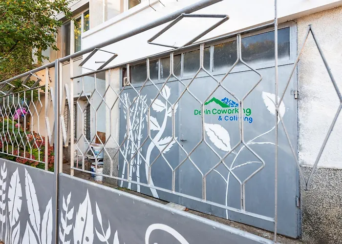 Coworking & Coliving Devin