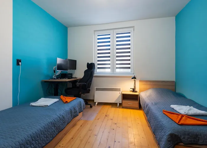 Coworking & Coliving * Devin